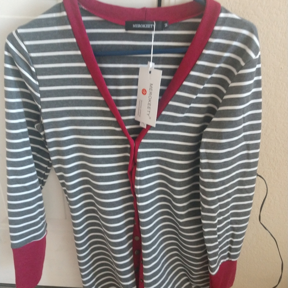 Women's  medium light weight cardigan.